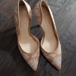Jessica Simpson pumps